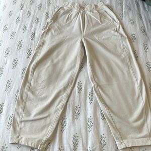 lululemon Relaxed Barrel Leg High Rise pants size 2 white opal